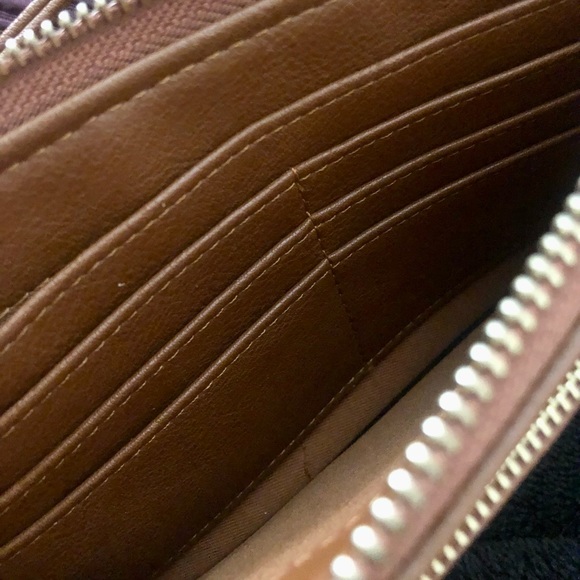 Brown woven crossbody shoulder or clutch bag with outside zipper pocket - Picture 3 of 7